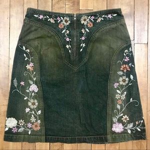 Apostrophe Embroidered Denim Skirt Sz 8 Front Zip